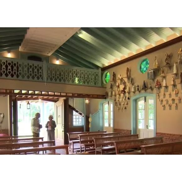 Capela de Ana Maria Braga tem mais de 400 imagens de santos