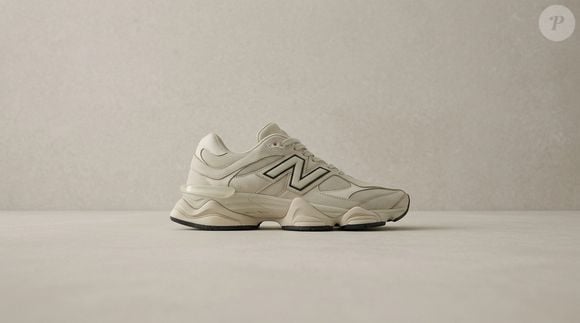 Além do visual, o New Balance 9060 aposta em tecnologias para o conforto: o modelo tem amortecimento ABZORB na entressola e solado de borracha com padronagem geométrica