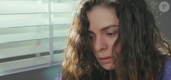 Na frente dos filhos, Doruk e Nisan, Bahar tenta não mostrar sua revolta em relação a Sarp, pai deles, no capítulo de 10 de abril da novela 'Força de Mulher'