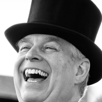 Príncipe Andrew é acusado de ficar completamente nu durante massagem no Palácio onde sua mãe, Rainha Elizabeth II, residia