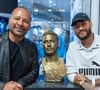 Neymar recebeu uma homenagem histórica do Santos nesta quinta-feira (30), ganhou busto e estátua na Vila Belmiro e admitiu: 'Já errei inúmeras vezes e ainda vou errar'