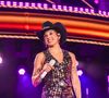Ana Castela capricha nos looks de palco e sempre usa chapéu de cowboy nas apresentações