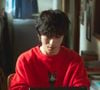 Hwang Dong-man tem inveja de seus amigos bem-sucedidos e entra em um programa de arrecadamento de grana para usar um relógio que revela suas emoções