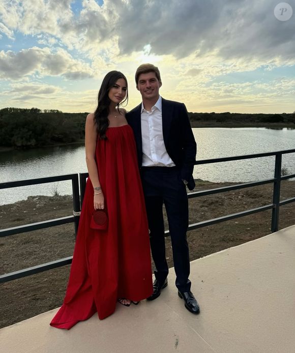Depois da publicação, Kelly Piquet, namorada de Max Verstappen, se pronunciou negando a ligação entre o piloto e o empresário, exposta pelo colunista do Metrópoles