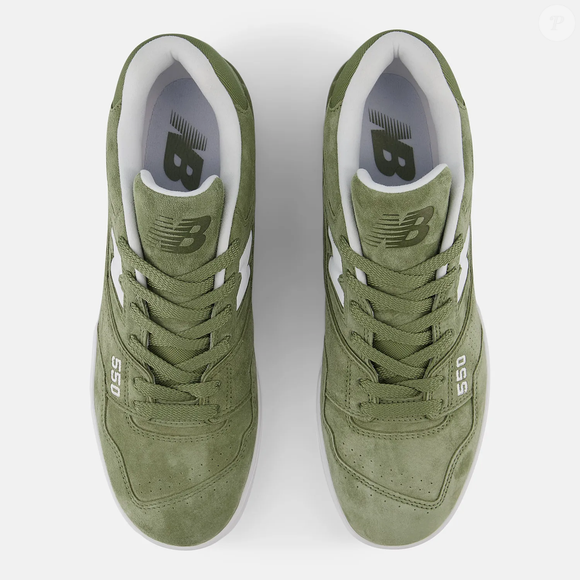 O New Balance 550 aposta em tons neutros com refinamento, consolidando-se como peça versátil da estação