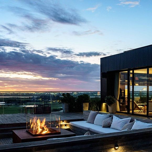 Vista de tirar o fôlego! A vila escolhida por Virgínia e Zé Felipe tem um deck privativo com piscina e uma paisagem panorâmica incrível.