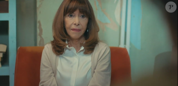Ceyda mente para Fazilet e diz que Raif a chamou para sair na novela 'Força de Mulher', capítulo de 22 de maio de 2025, quinta-feira