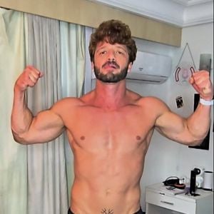 Diogo Venturieri, que fez vídeo quente com Luiza Ambiel, faz sucesso na web pelo corpo sarado
