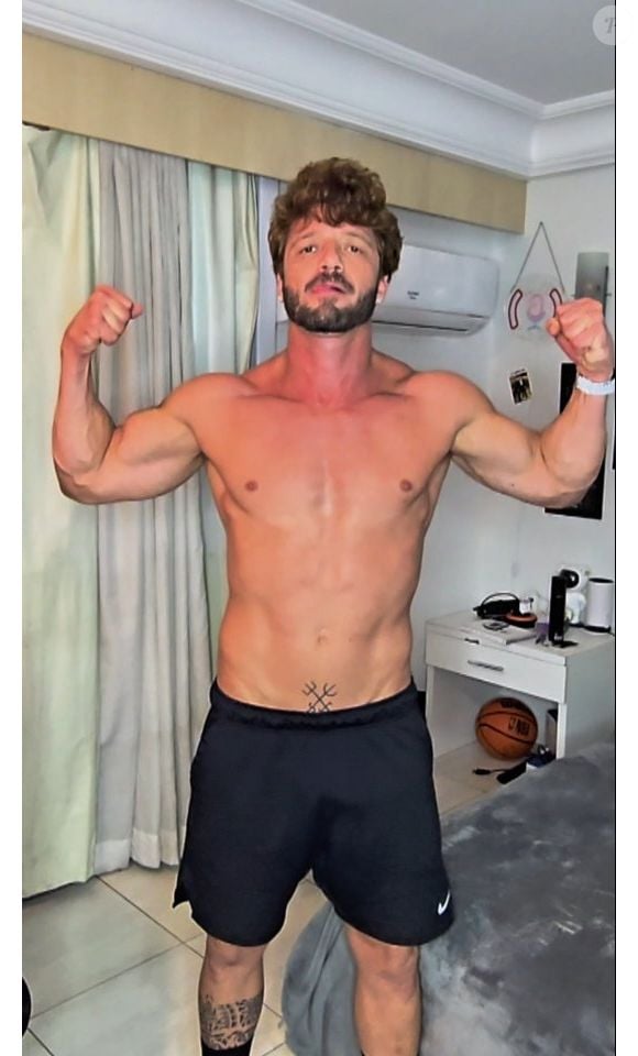 Diogo Venturieri, que fez vídeo quente com Luiza Ambiel, faz sucesso na web pelo corpo sarado