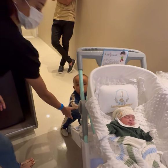 João Gomes mostrou o encontro de seus dois filhos