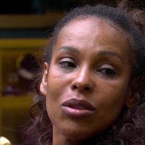 Há cerca de 2 semanas, Sol Vega disparou para Ana Paula: "Eu participei do reality e não bati em ninguém, agora você é diferente, né? Você estava falando: 'Vai bater em mim?' Agora você saiu do jogo por que?"