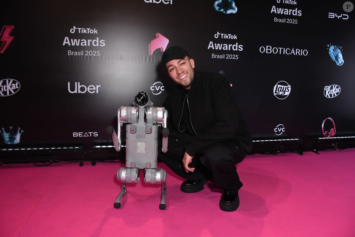 Foto: Lucas Rangel levou seu robô para o tapete vermelho do TikTok ...