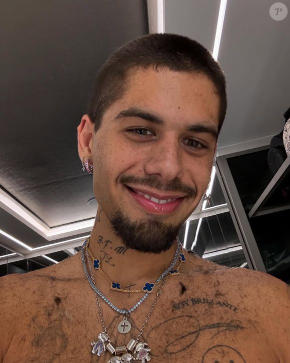 Zé Felipe surpreende ao raspar a cabeça e divide opiniões dos fãs