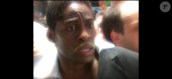 Personagem de Lázaro Ramos ficou apavorado, até ser salvo por Francisco Cuoco em 'Cobras & Lagartos'