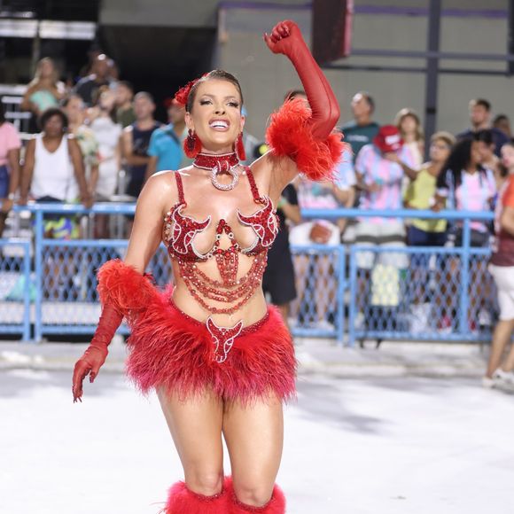 Carnaval 2025: Jaquelline, que vai estrear na folia carioca como musa da Unidos de Padre Miguel, roubou a cena no primeiro dia de ensaio técnico