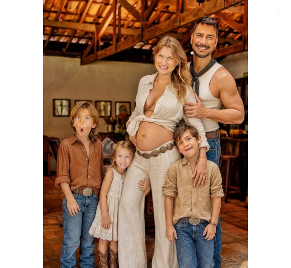 Julio Rocha com a família: Karoline Kleine e os filhos José, de 7 anos, Eduardo, de 5, e Sarah, de 2.