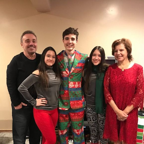 Rose Miriam expôs foto de um Natal com Gugu Liberato e os filhos