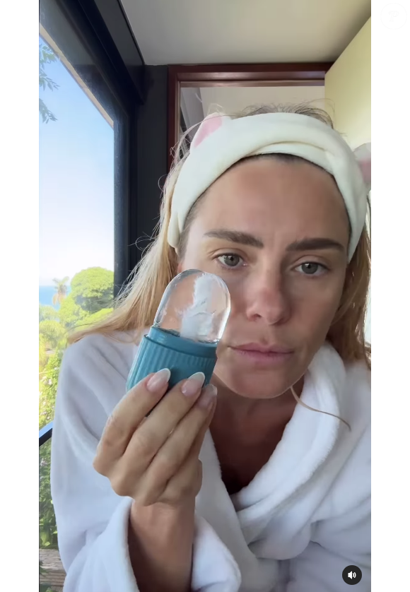 No entanto, Carolina Dieckmann aposta em algo gratuito e que todos têm em casa diariamente: o gelo