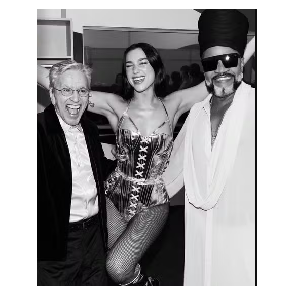 Carlinhos Brown ao lado de Cateanao Veloso e Dua Lipa no show da artista em 15 de novembro de 2025