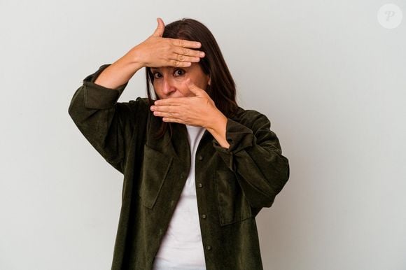 A psicologia mostra exatamente o oposto: pessoas mais reservadas em conversas podem, na verdade, demonstrar um processamento mental mais profundo do que a maioria.