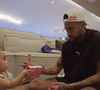 No conteúdo, Neymar apareceu cuidando das filhas Helena, Mavie e Mel, que roubam a cena na web