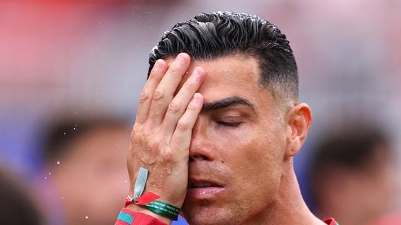 Cristiano Ronaldo relembra com sua mãe as dificuldades financeiras da família antes da fama: 'Você queria me abortar e agora sou eu quem sustenta a casa e paga todas as contas'