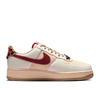 Se antes o reinado era dos modelos retrô tradicionais, agora muita gente está apostando no Nike Air Force 1´07 MULTICOLOR como o novo tênis curinga para usar literalmente todos os dias