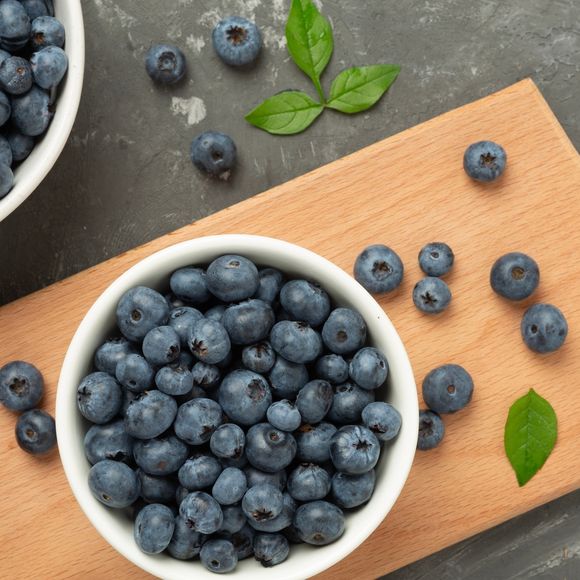 O mirtilo é um dos quatro ingredientes da nova bebida favorita de Paolla Oliveira