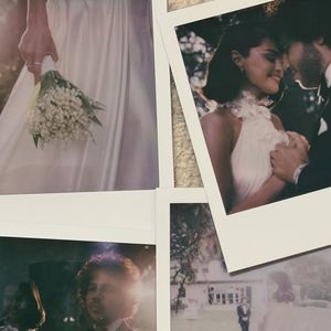 Em suas redes sociais, Selena Gomez compartilhou fotos no estilo polaroid do casamento
