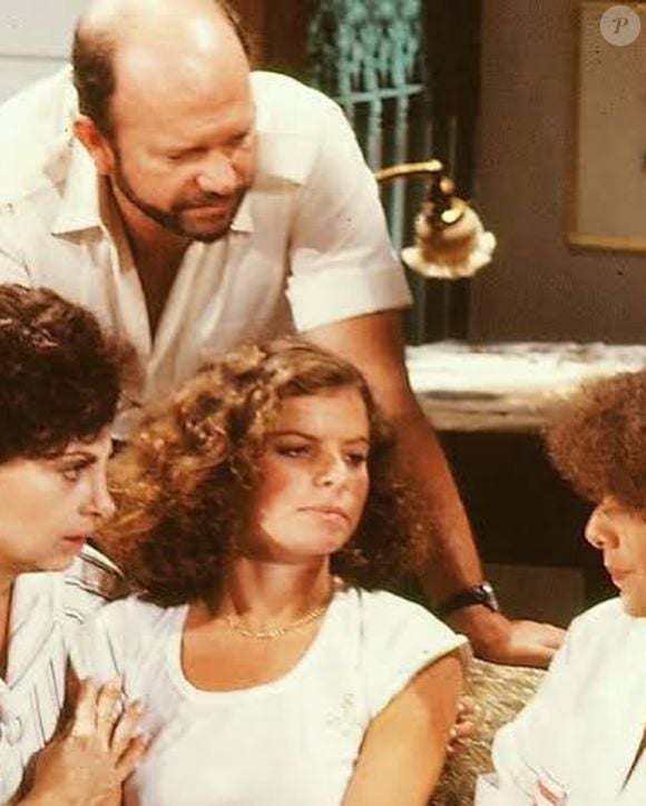 Débora Bloch reuniu fotos antigas com a atriz e entregou um passado que poucos sabiam entre as duas: que já interpretaram avó e neta