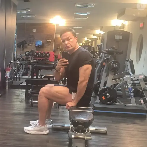 Fábio Dias tem 53 anos e largou a atuação para virar empreendedor no interior de São Paulo. Olha esse corpo!