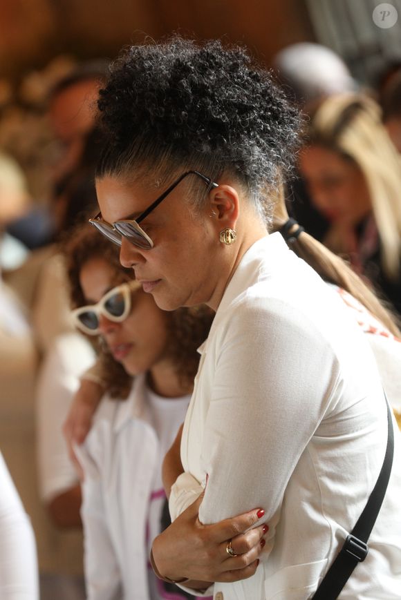 Irmã de Preta Gil, Maria Gil teve despedida emocionante no velório, perto do caixão