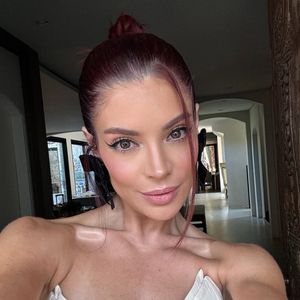 Gkay também emagreceu e definiu ainda mais sua barriga