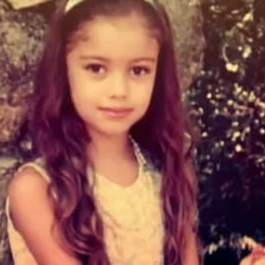 Atriz Sophie Charlotte já teve os cabelos compridos durante a infância.