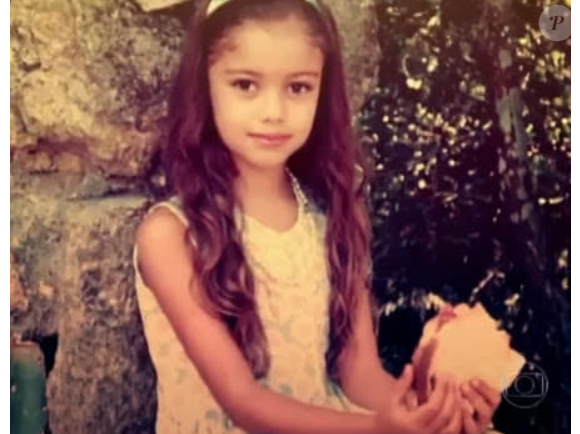 Atriz Sophie Charlotte já teve os cabelos compridos durante a infância.