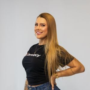 Gabi Ayala, namorada de Arthur Urach, também entrou para a plataforma Privacy
