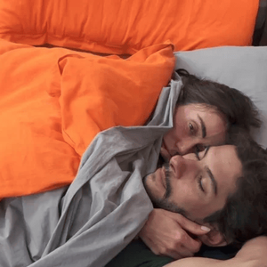 Internautas reagem ao momento romântico entre Michelle e Shia