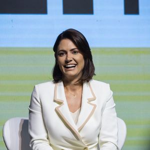 Michelle Bolsonaro, por meio de sua assessoria, confirma o processo, destaca que ‘é vítima de uma agressão à honra’, mas não pretende divulgar uma nota sobre o tema