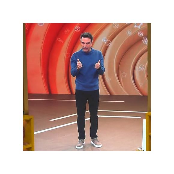 Atitude de Tadeu Schmidt em vangloriar a trajetória de Jonas voltou a dividir opiniões nas redes sociais