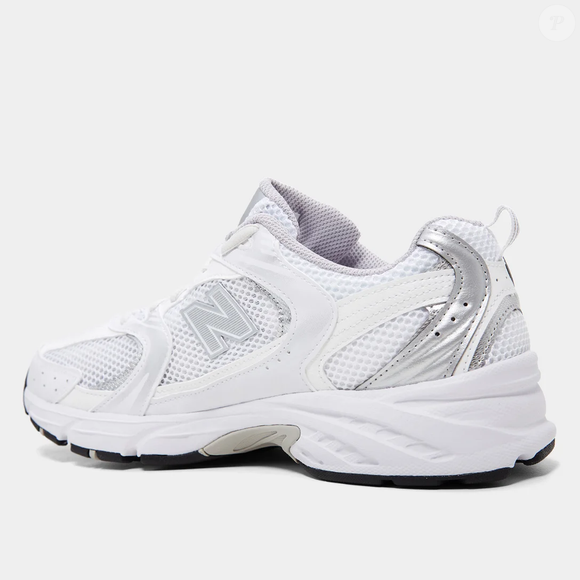 Com visual inspirado nos anos 2000, o New Balance 530 é o sneaker ideal para looks modernos e versáteis