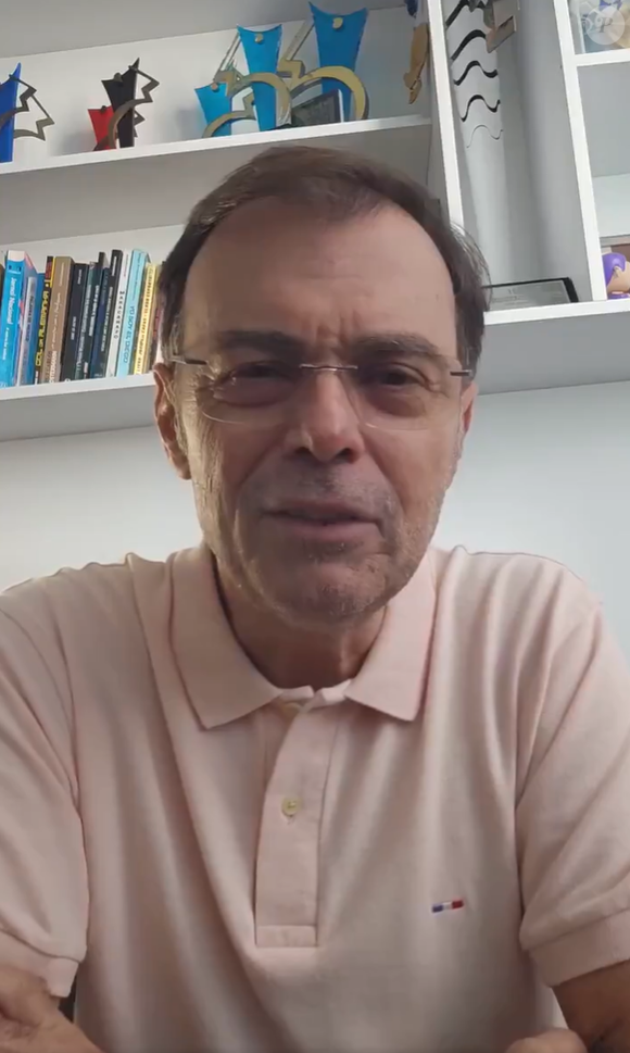Mesmo criticando a estratégia usada por Tino Marcos, o jornalista Marcio Gomes afirmou que o colega faz 'parte da família' dos brasileiros por sua longa trajetória cobrindo a seleção brasileira em oito Copas do Mundo