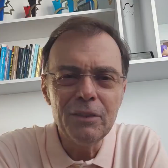Mesmo criticando a estratégia usada por Tino Marcos, o jornalista Marcio Gomes afirmou que o colega faz 'parte da família' dos brasileiros por sua longa trajetória cobrindo a seleção brasileira em oito Copas do Mundo