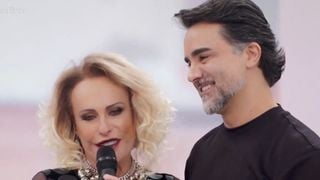 Ana Maria Braga e marido, Fábio Arruda, trocam beijo em rara aparição na TV e Eliana lembra pedido ao diretor: 'Ela merece ser amada e cuidada'