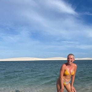 Bruna Lizmeyer é outra famosa que faz questão de valorizar o corpo real em cliques na web.