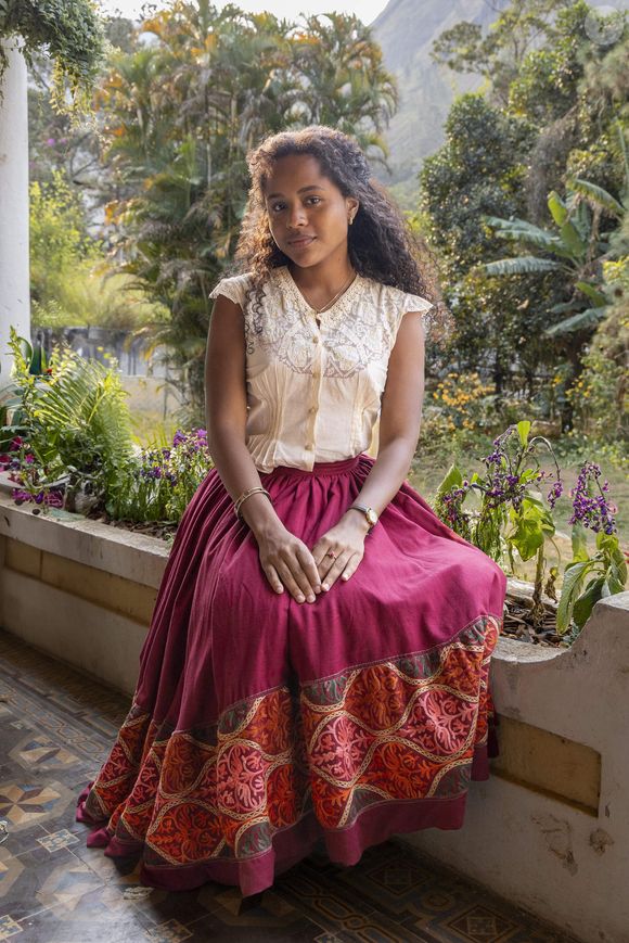 Resumo da novela 'Garota do Momento': Beatriz vai ser inocentada pelo roubo do colar.