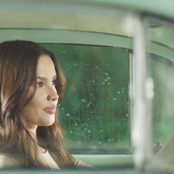 Juliette aparece em um Fusca, icônico carro da Volkswagen, mas é a Chevrolet que injetou dinheiro na nova edição do reality show. Por isso, houve a mudança