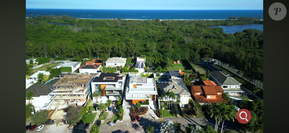 A propriedade se destaca pela combinação de arquitetura contemporânea e áreas de convivência