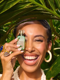 Uma fruta do antigo quintal da minha avó está de volta às perfumarias e, atualmente, é protagonista de três fragrâncias exóticas