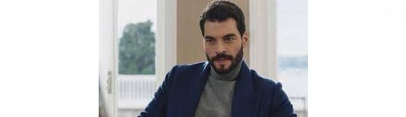 O ator Akin Akınözü faz o papel de Cemal Kaya em 'Vidas Ocultas'