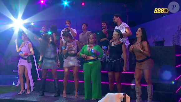 Brothers ouviram 'pregação' de pastor em show no 'BBB 25' com taças de álcool na mão